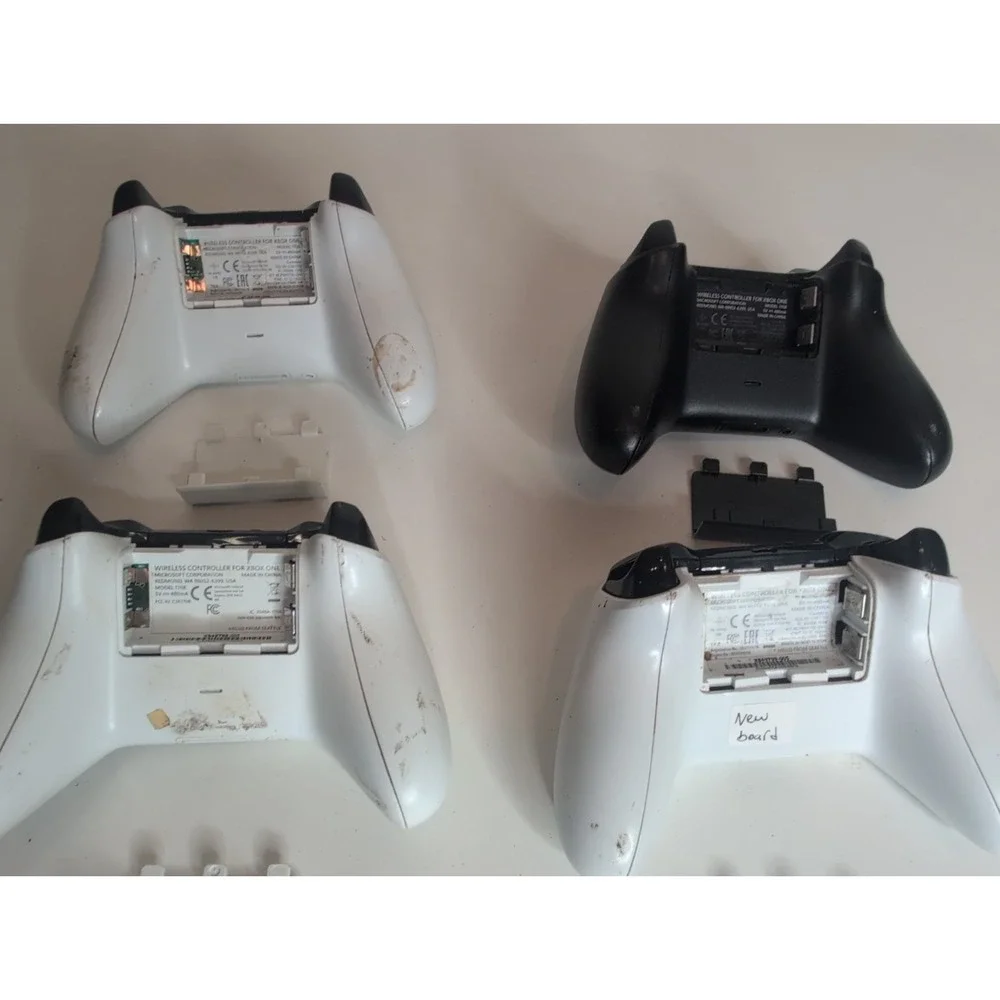 Lot Of 4 Xbox One Wireless Controllers 3 White 1 Black